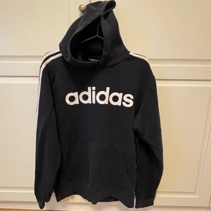 Adidas hoodie - Fin skick har mkt kvar att ge 