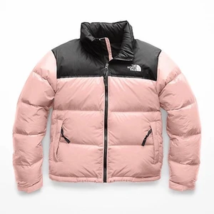 north face puffer jacket - !!Högsta bud: 800kr!! helt oanvänd men har fått en liten liten brun prick vid ena handleden men inget man tänker på! nypris är ca 2500-3000kr. Skriv för egna och fler bilder ❤️‍🔥 