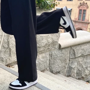 Jordans - Säljer mina air Jordan 1 i ”panda twist”! Knappt använda❤️ kom med pris förslag på pm!