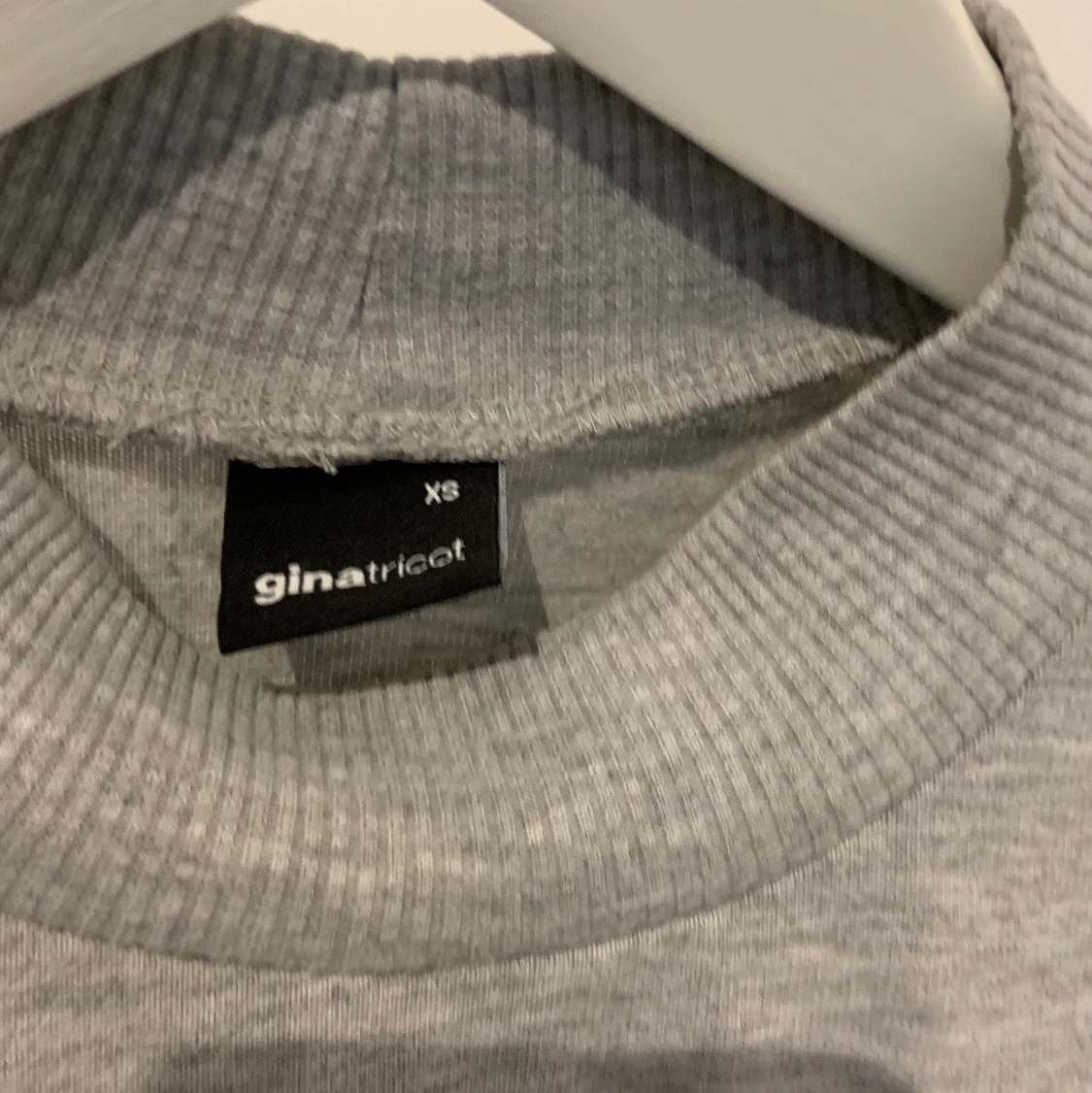 Grå mjukisklänning - 90