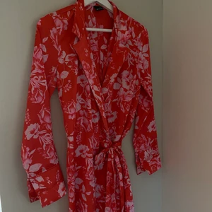 Klänning  - ✨ frakt inräknat i priset