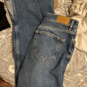 Jeans med slit  - Använda 2gånger 