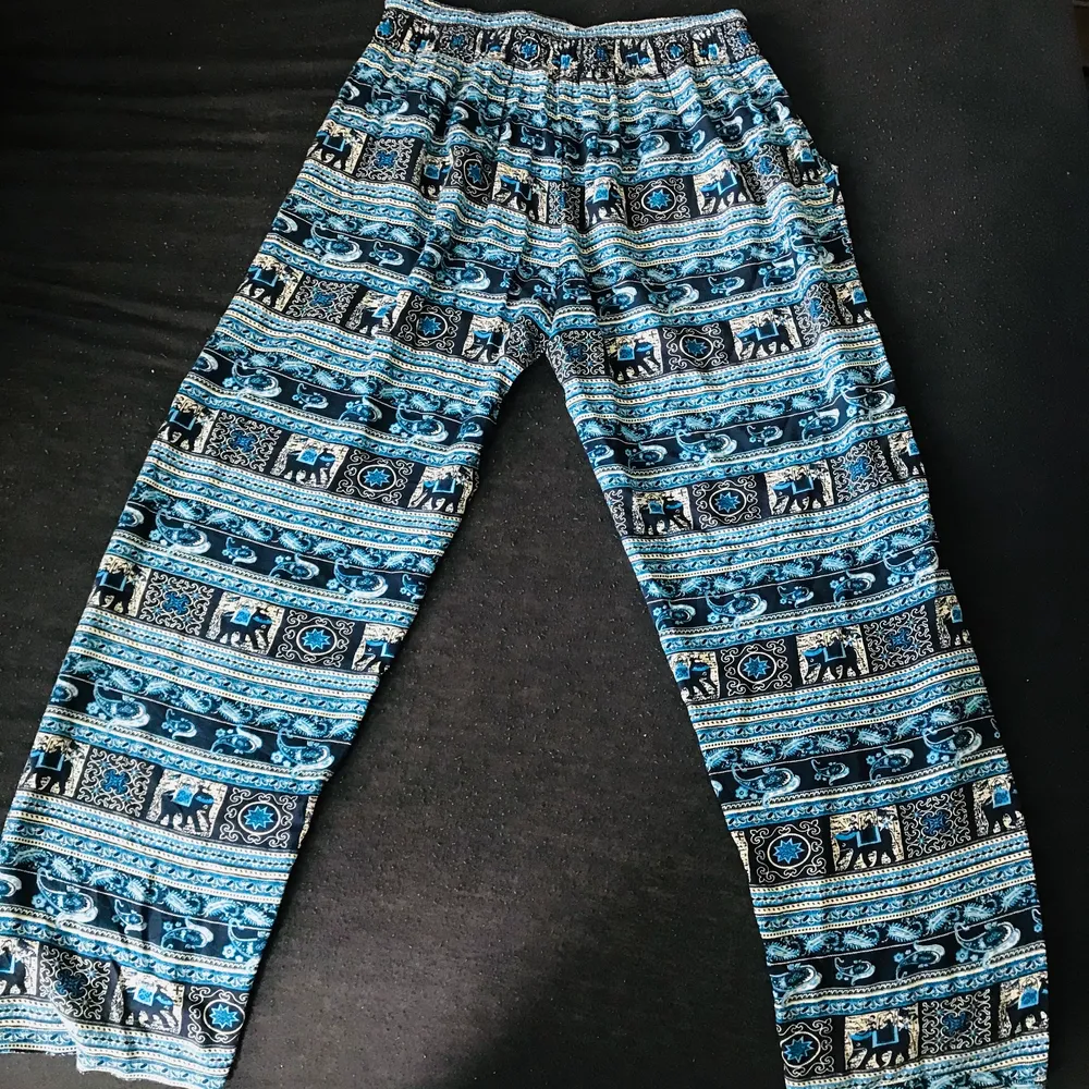 Hippie comfy pants bought from vintage shop. Size S/M. Perfect conditions and great patterns 😍. Jeans & Byxor.