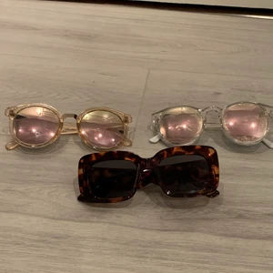 Solglasögon  - Säljer alla tre som ett paket pris alla i fint skick, ett par från Gina tricot ett par Ullared och ett köpta på shein 
