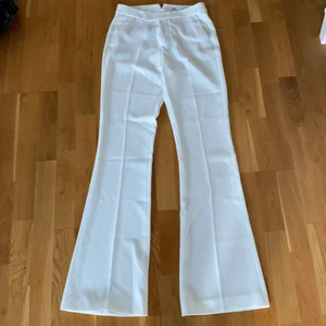 Zara vita kostymbyxor  - Ett par kostymbyxor från zara!  