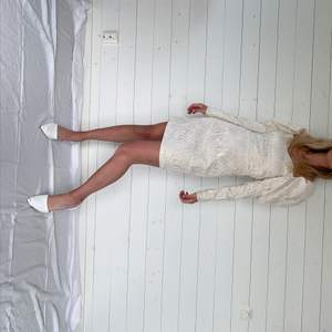 Lånade bilder av Gina Tricot. Klänningen är använd 1 gång. Storlek 34. Premium collection från 2020 