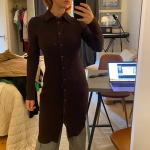 Skjortklänning HM-trend - Så fin användbar skjortklänning från HM-trend 🥰 näst intill oanvänd 💗