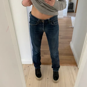 Lågmidjade jeans - Super snygga lågmidjade jeans köpta second hand. 