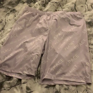 SHEIN  - Skick: nytt. Använt 0 gånger. Nypris: 60kr +en överdel. Strl: M men är lika stor som en S