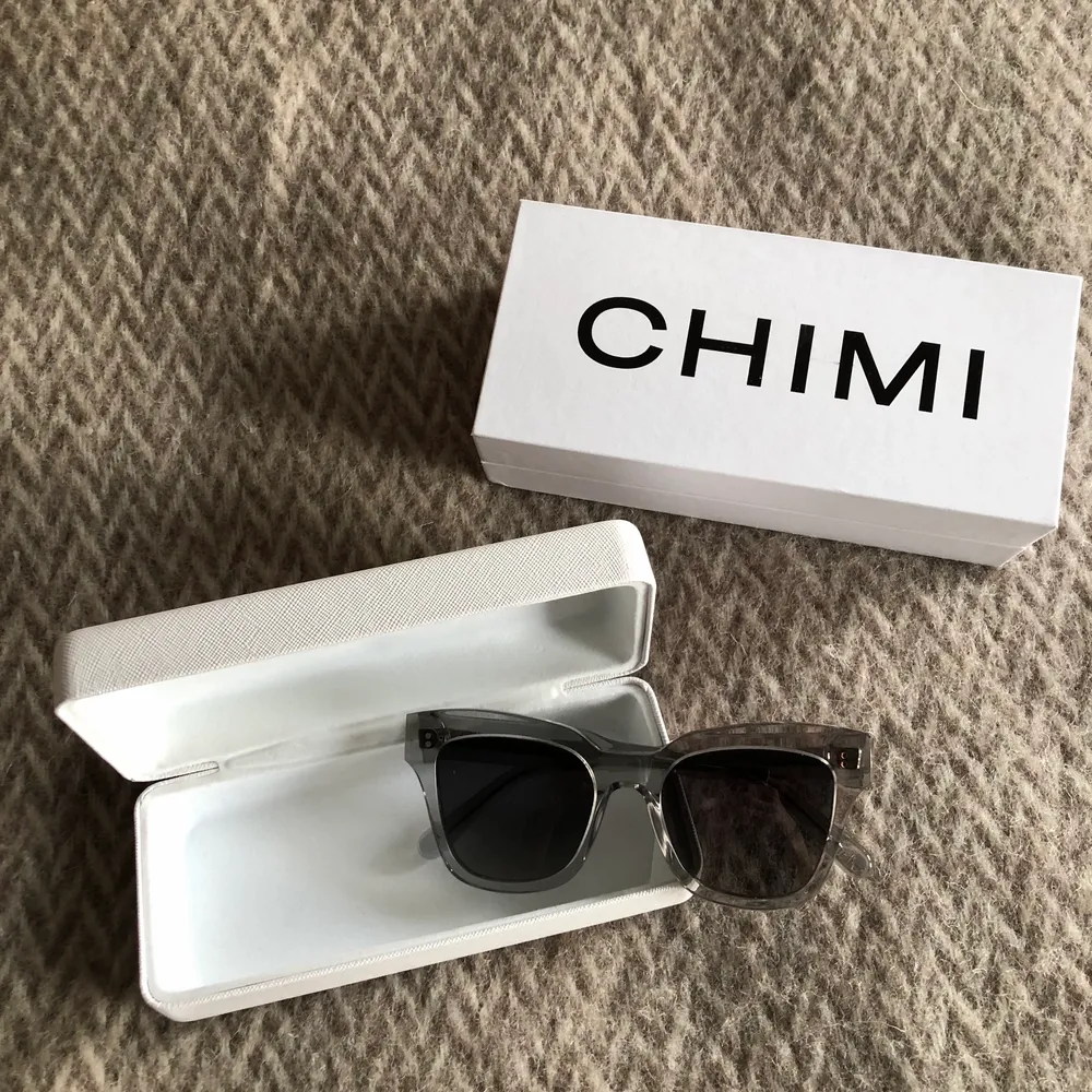 säljer mina så snygga gråa chimis i modellen 07 grey, köpta på Chimi-hemsidan för 1100 kronor💘 har endast använt de några gånger och är därför i jätte bra skick, mitt pris är 600 kr, frakt tillkommer!💕. Övrigt.