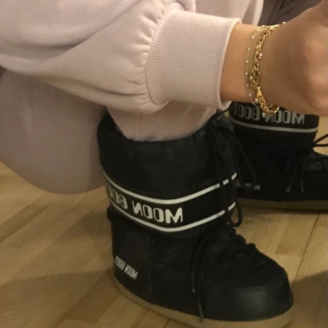 Svarta korta moonboots