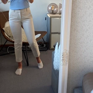 Kostymbyxor från zara - Vit/beiga kostymbyxor från zara