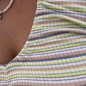 Topp - Jättefin topp som bara har använts några gånger. Bra material och jättefint att ha på sommaren. Storlek S