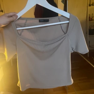 Topp - Topp från shein, knappt använd🤍🤎