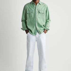 Raka jeans zara - Helt nya jeans från zara. Oversized fit på mig som vanligtvis har xs/s. Herrjeans egentligen men passar tjejer också. Nypris 399 kr, mitt pris 150 kr ink frakt.