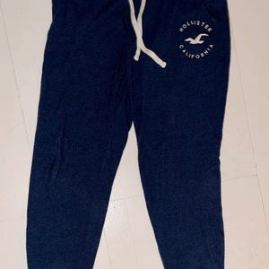 Mjukisbyxor Hollister  - Byxor från Hollister i storlek M, superskönt tyg! 