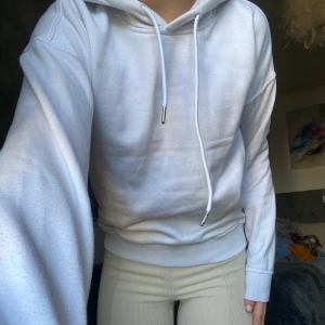 Hioodie - Vit fin hoodie