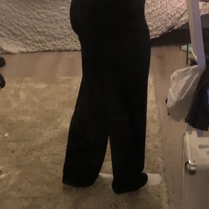 Kostymbyxor från bikbok - Säljer mina kostymbyxor från bikbok i storlek 36. 