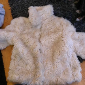 H&M jacka  - Pälsjacka från H&M (ej äkta)