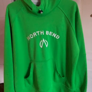 Norfh bend hoodie - Norfh bend hoodie i storlek XS men passar S i bra skick, köparen står för frakt