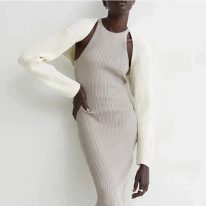 Koft ärmar från hm - Använt kanske 2ggr så därför säljer jag, perfekt skick