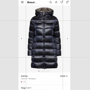 Colmar long down jacket - bestämt mig för att sälja min fina Colmar jacka nu då jag inte tycker den passar min stil längre! Den är verkligen super bra som vinter/höst jacka och är väldigt varm, jackan i sig är i jättefint skick men tyvärr har loggan på armen och längst ner på jackan lite defekter apropå de billiga priset! Om fler bilder på defekterna önskas så är det bara att skriva till mig i privat chatt, Men annars är jackan som i nyskick och kan lätt användas i några vintrar framöver😇 (Inga skambud tack!)