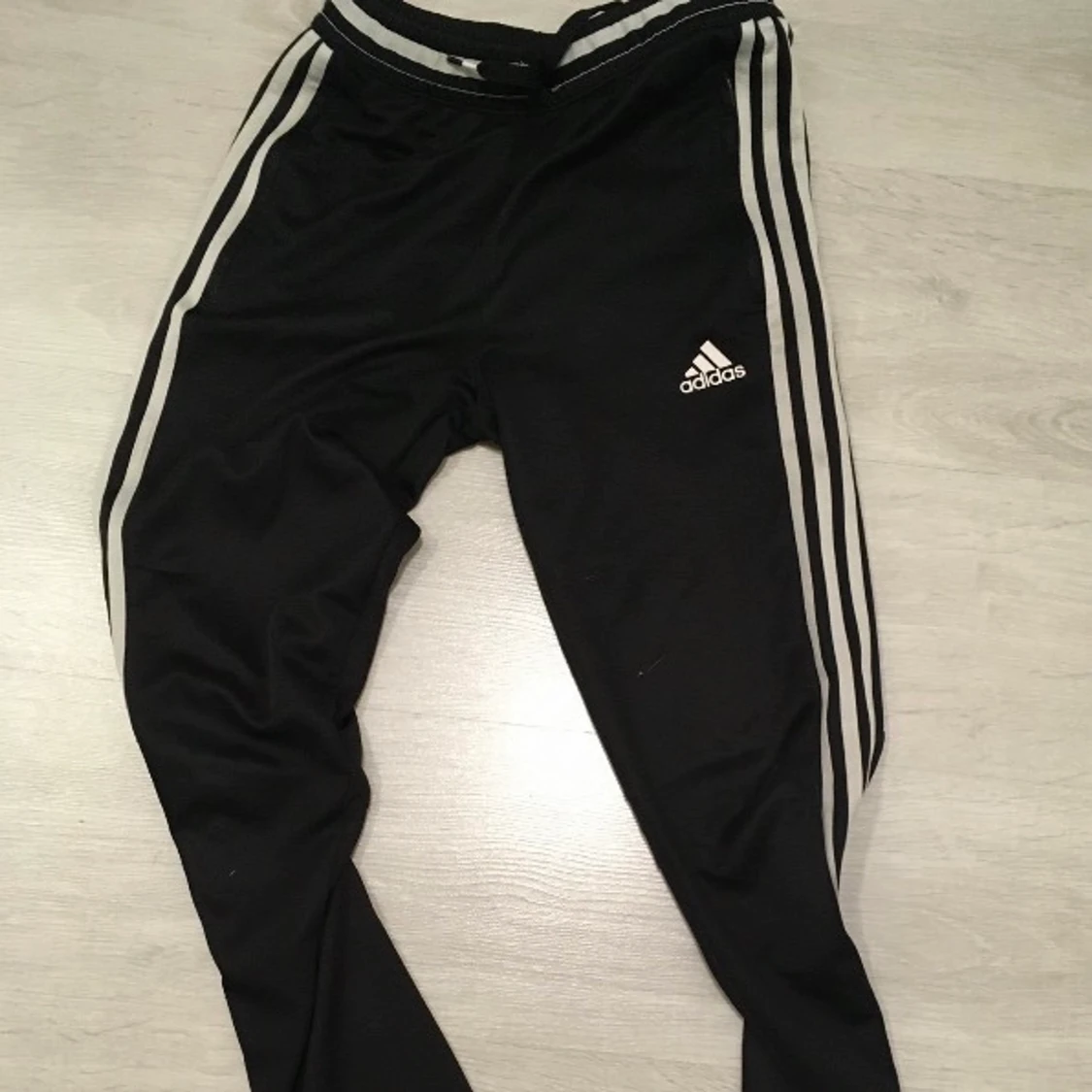 Adidas träningsbyxor  - 91