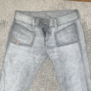 Diesel jeans  - Skitsnygga diesel jeans med fickor därfram♥️ Köpta från sellpy och passade tyvärr inte mig så används endast en gång😪 Skulle säga att de är mellan storlek 25/26! Skriv vid intresse och frågor 