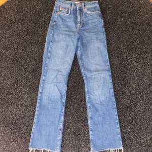 Raka jeans från Gina Tricot, för små för mig nu. Köpta för 500kr. 
