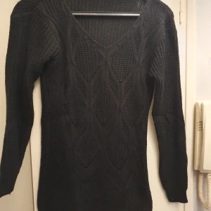 Stickad tröja  - Oanvänd 