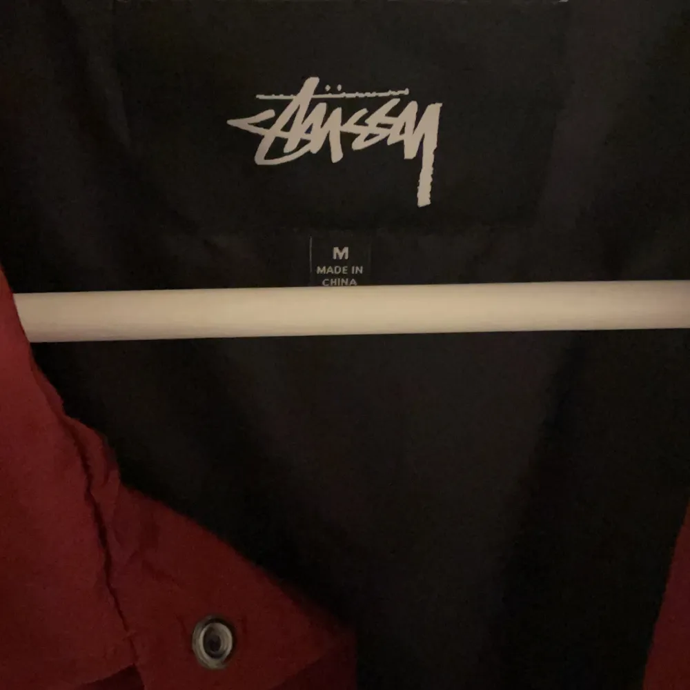 Sjukt snygg stussy jacka från deras 2020 höstkollektion. Skicket är som nytt:) storlek M. Köpt på tres bien butiken i Malmö. . Jackor.