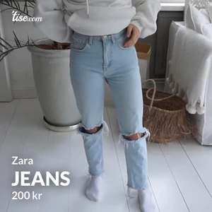 Jeans  - Ett par zara jeans med hål i, säljer på grund av att dom är för små!🤍🤍