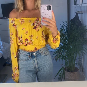 Färgglad topp - Färgglad gullig topp i storlek S. Använt ett fåtal gånger. Kan fraktas. Pris kan diskuteras 