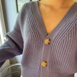 Stickad kofta - Supergullig stickad kofta från zara i världens finaste färg💜