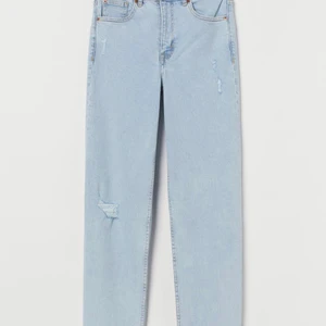 H&M jeans ”straight”  - Aldrig använda jeans från H&M i storlek 36, funkar även för 34 💗 Kom med bud! 