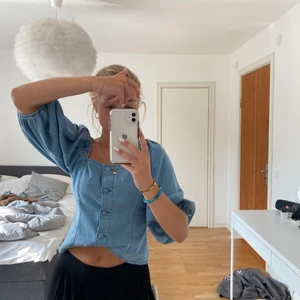 Tröja - Snygg tröja som kan användas vid speciella tillfällen! Använd fåtal gånger och den är i bra skick, tyvärr lite stor för mig vilket är därför jag säljer den:(❤️