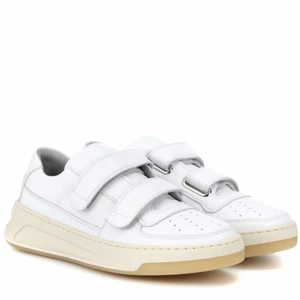 SÖKES - dessa acnesneakers, även andra färger fungerar bra. Storlek 38 eller 39 🥰🥰