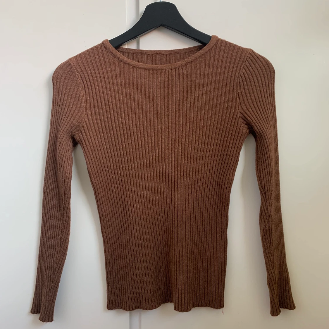 Brun långärmad knit top. - 90