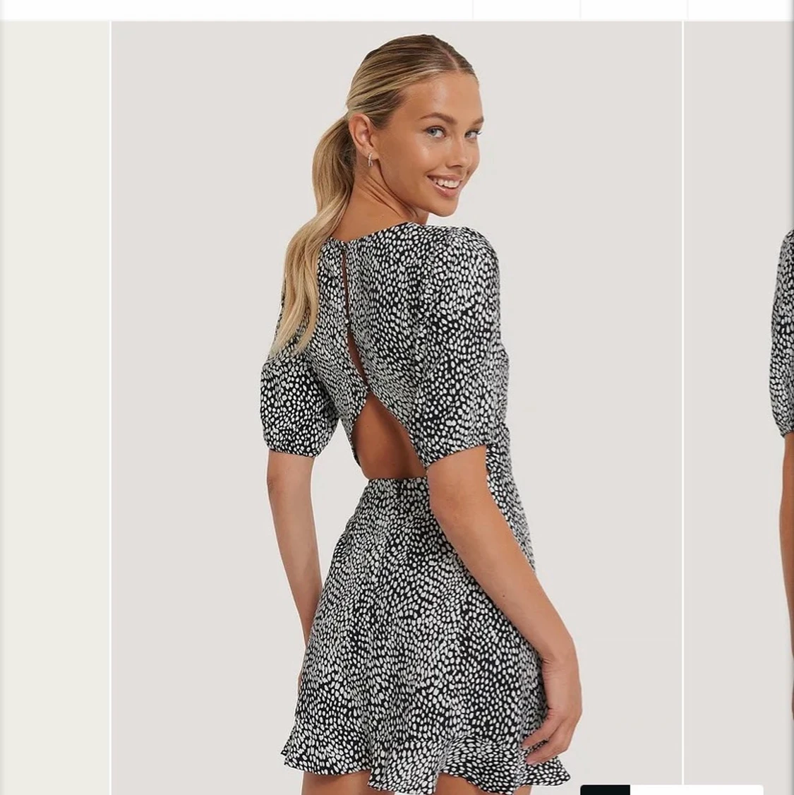 Klänning med öppen rygg NAKD