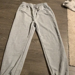 Gråa mjukisbyxor - Bra skick använda en gång 