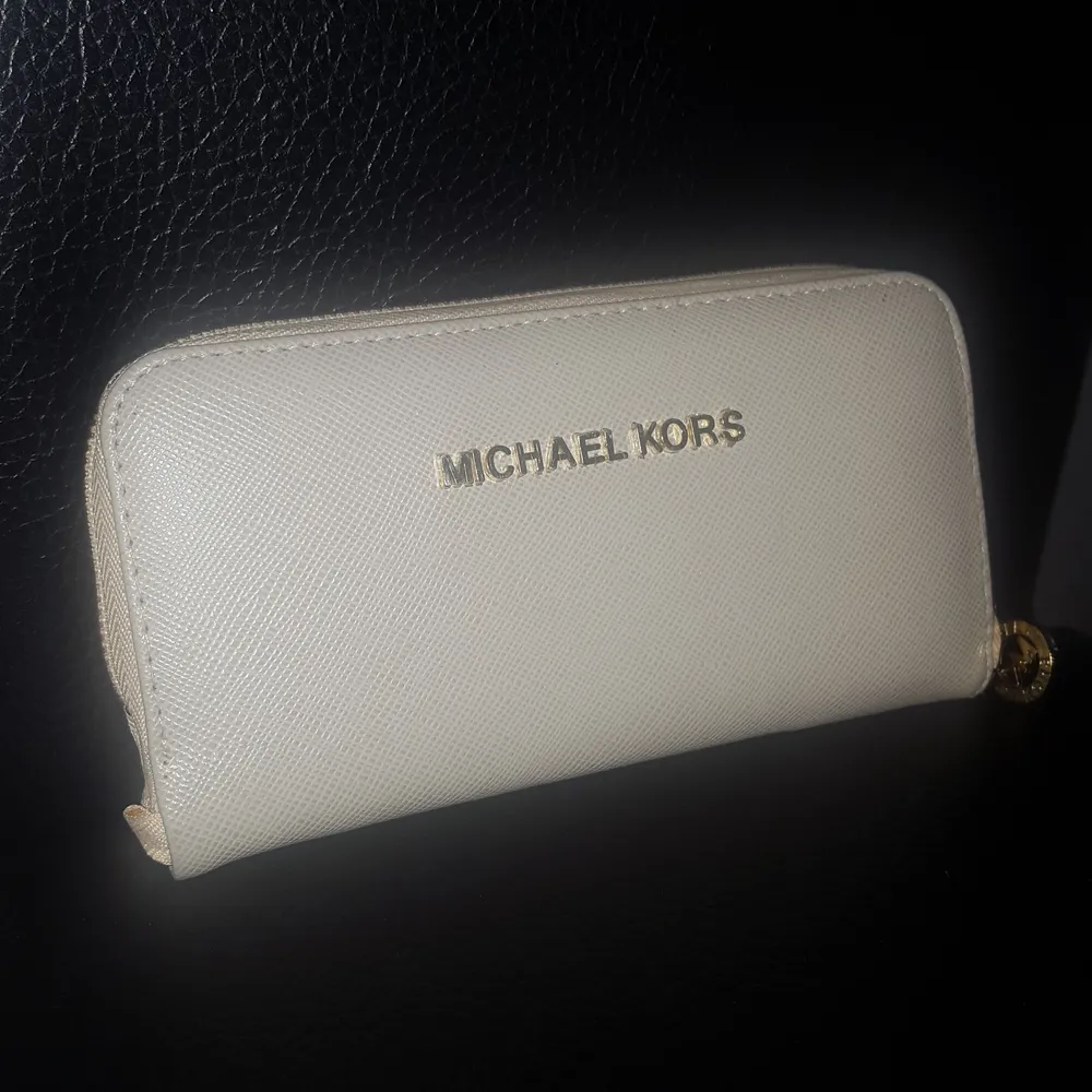 Plånbok från michael kors. Väskor.