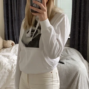 Celeb  - Säljer denna hoodie från ett företag som jag köpte från en annan här på Plick, inte min stil längre