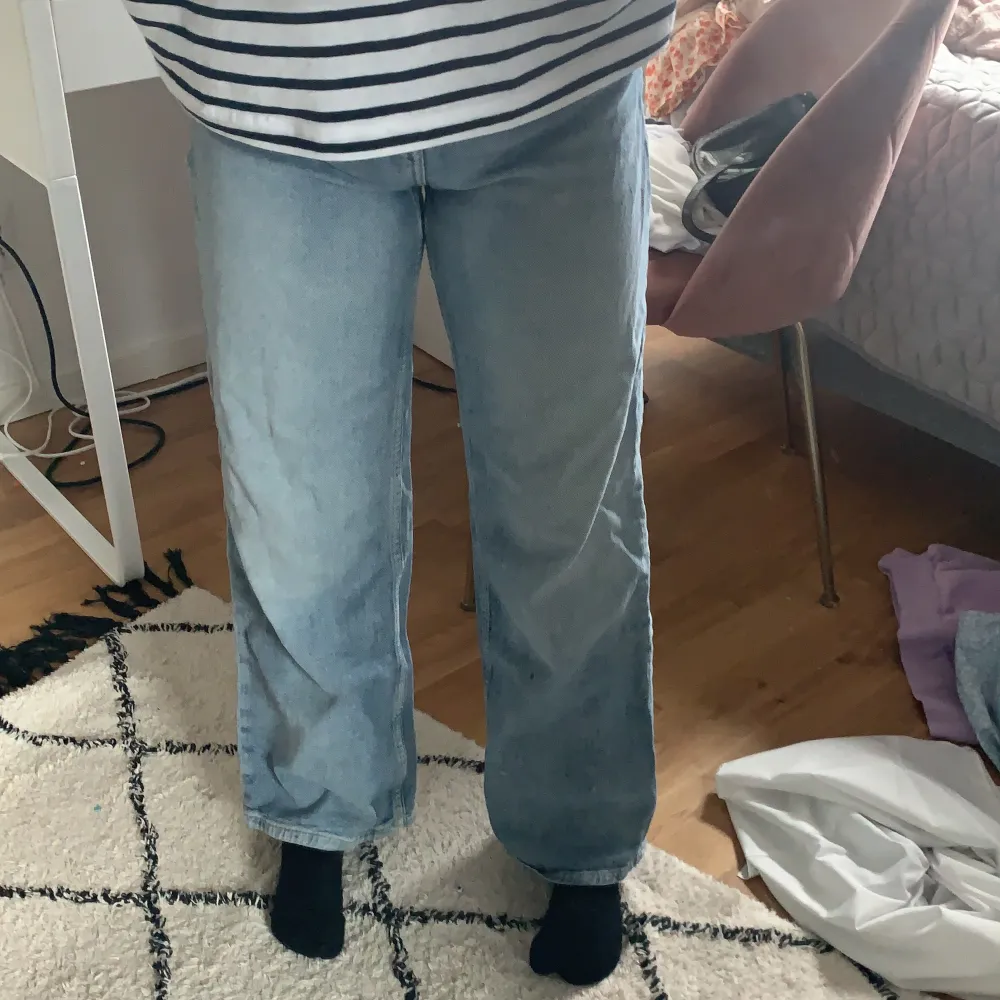 Kan finnas en liten gräs flek men en pytte liten . Jeans & Byxor.