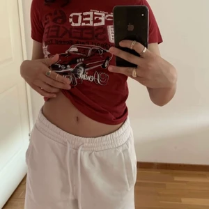 VINTAGE RED T-SHIRT - Vintage röd t-shirt, från 1968