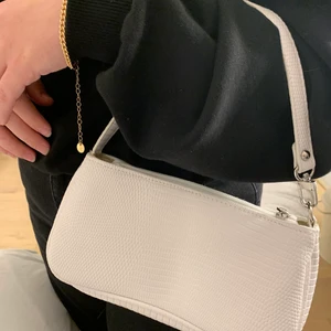 Liten axelväska - Jättefin! Helt ny väska med dragkedja upptill & ormskinnsmönster ☁️ fraktas ej