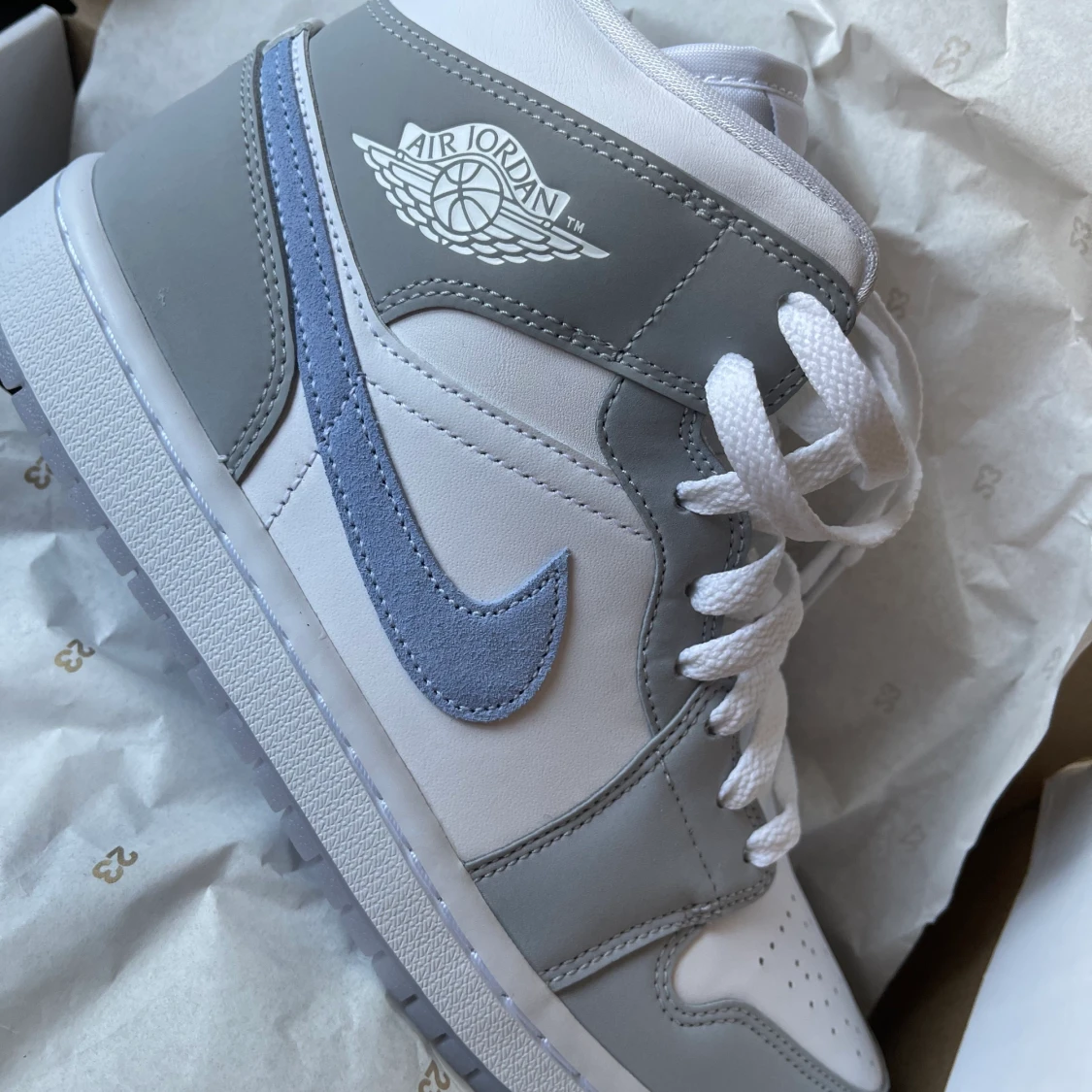 Jordan 1 Mid Grey Blue