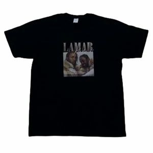 Kendrick Lamar💎 - T-shirts med tryck av Kendrick Lamar i 100% bomull. Snygg t-shirt perfekt till sommaren💎☔️