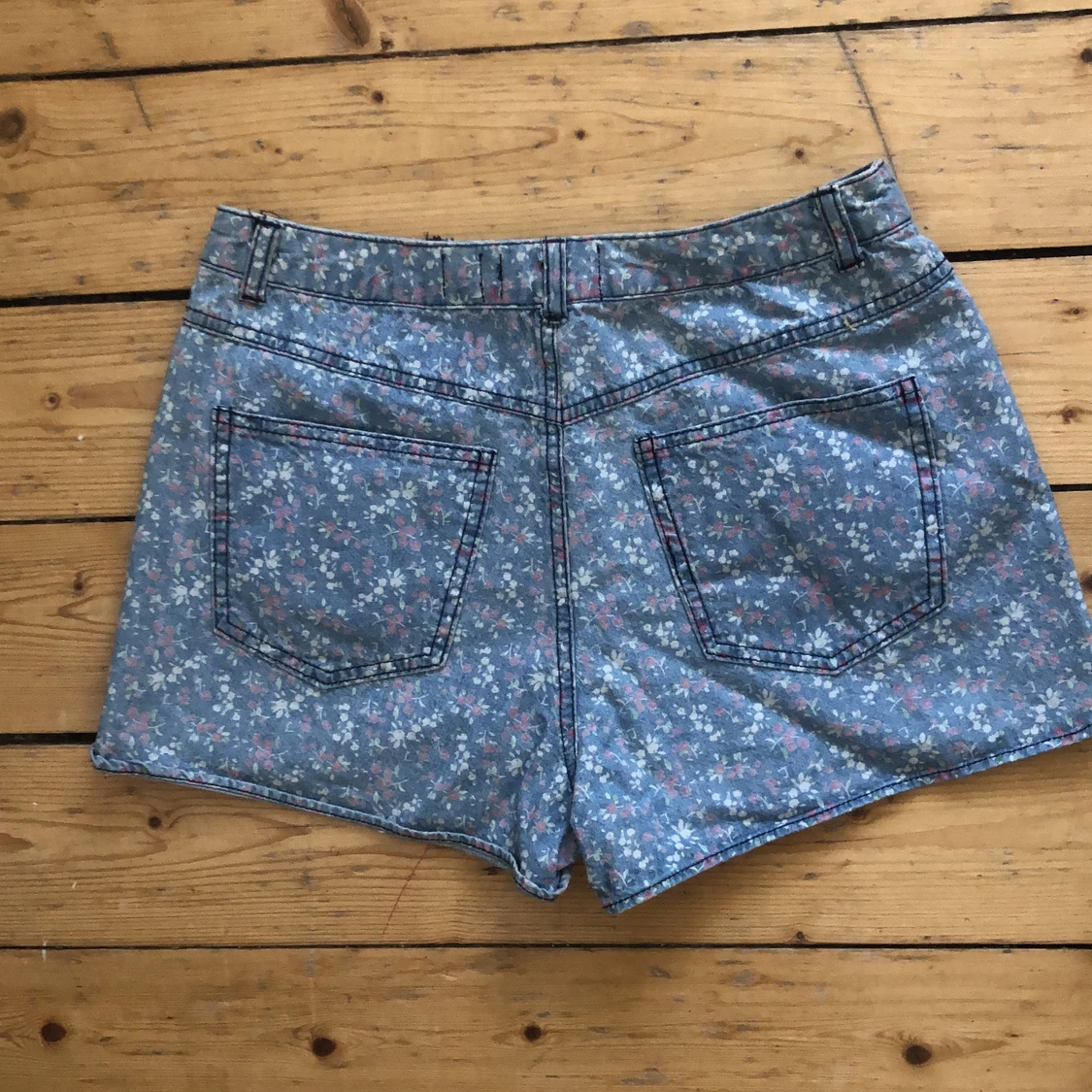 Blommiga shorts  - 90