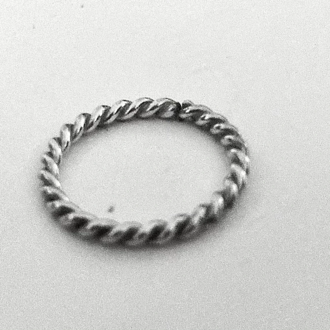 Silverring flätad äkta silver . Bredd 3 mm. Storlek 16. Köpt från faith - 90