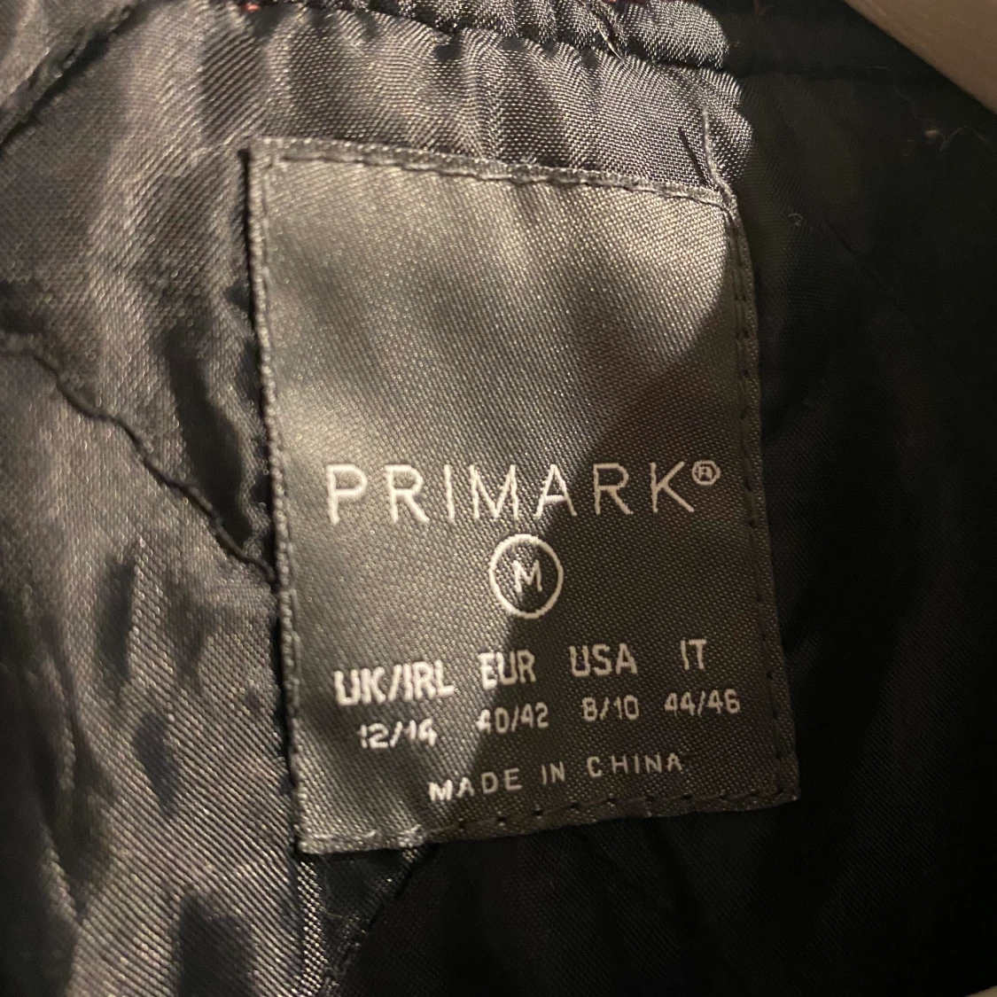 Snygg röd bomberjacka - 91